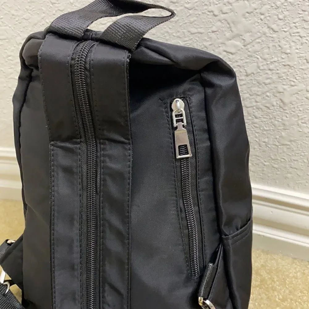New Backpack - Compact Size - Black - Picture 5 of 10